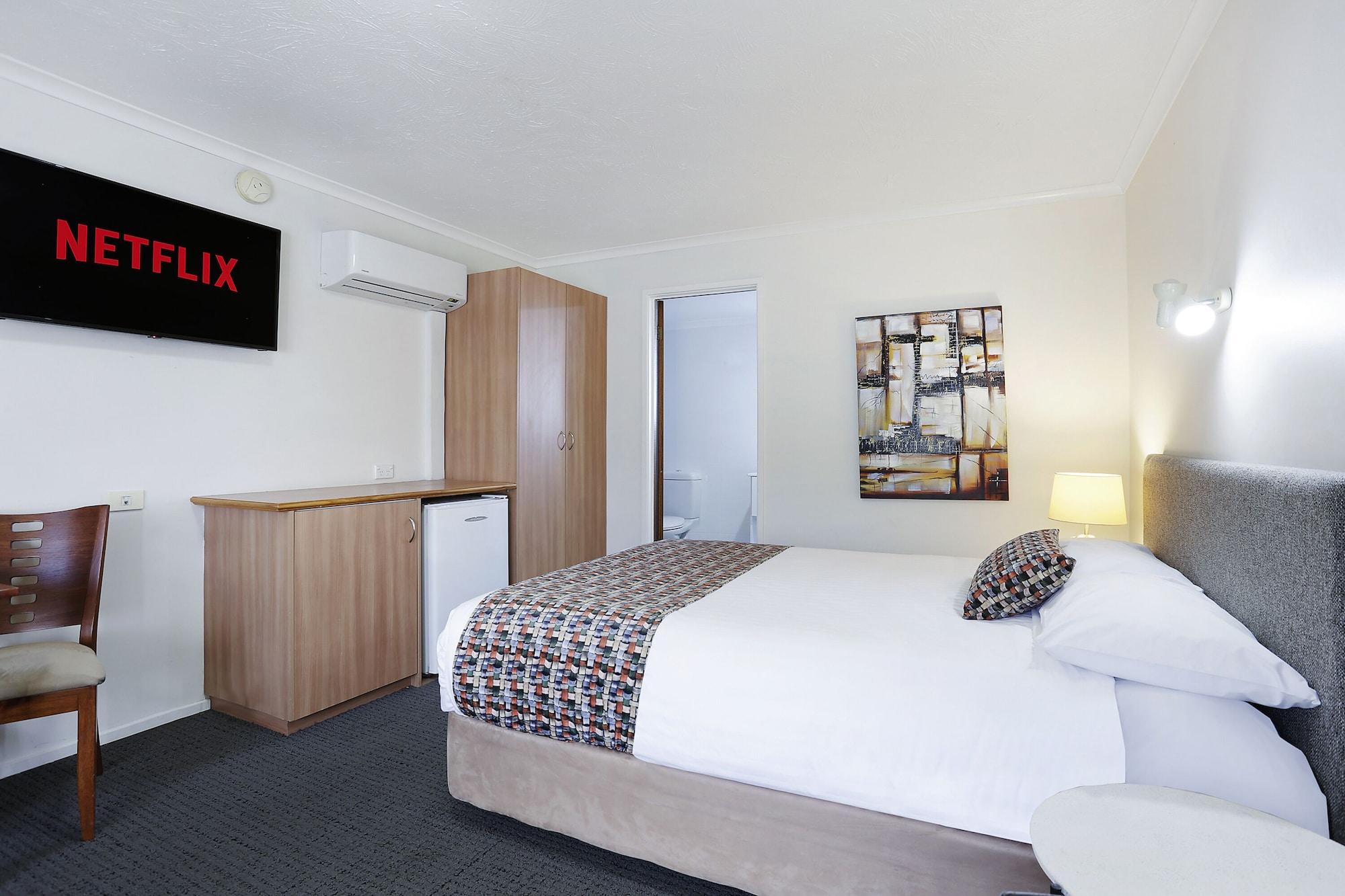 Waves Motel And Apartments วอร์นามบูล ภายนอก รูปภาพ