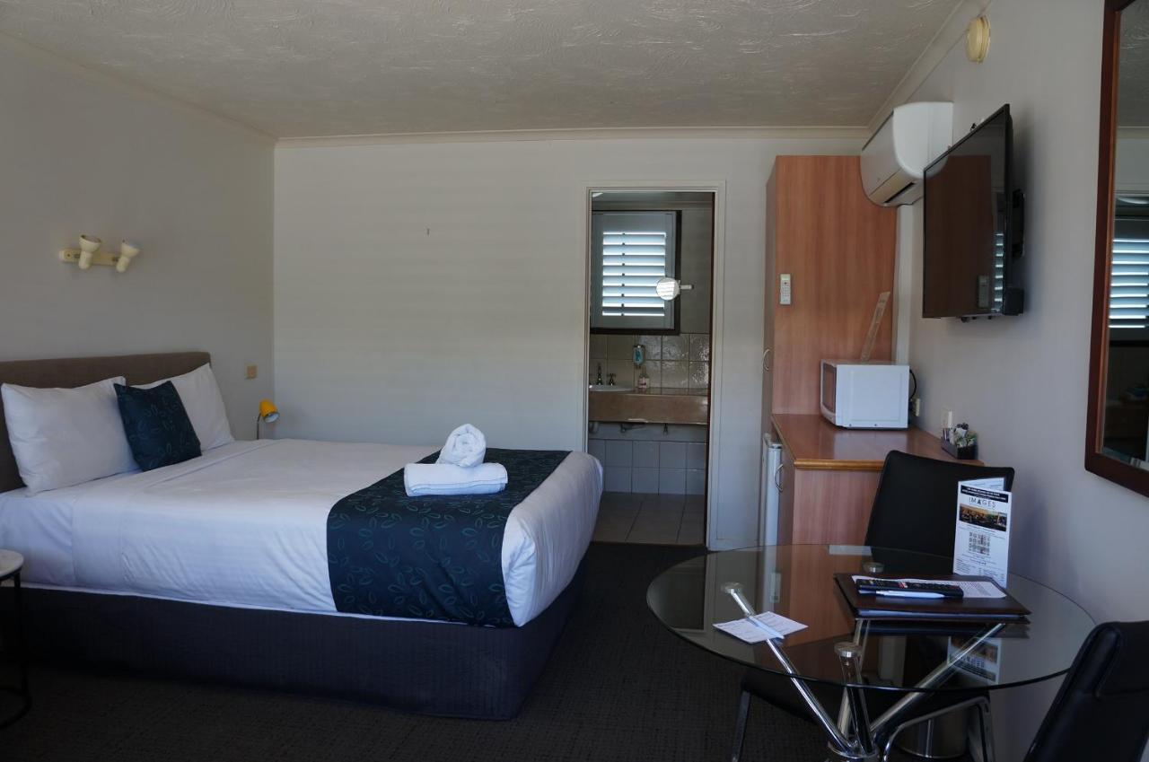 Waves Motel And Apartments วอร์นามบูล ภายนอก รูปภาพ
