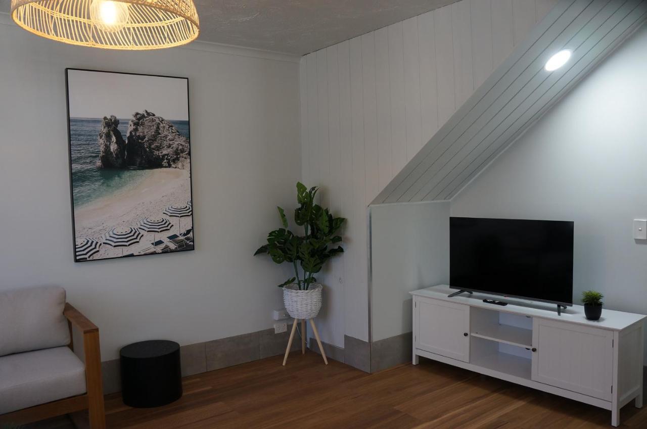 Waves Motel And Apartments วอร์นามบูล ภายนอก รูปภาพ