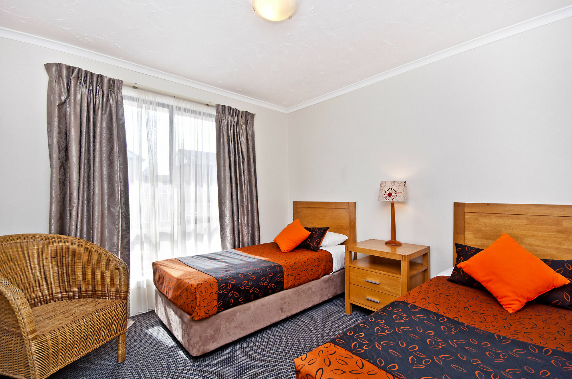 Waves Motel And Apartments วอร์นามบูล ภายนอก รูปภาพ